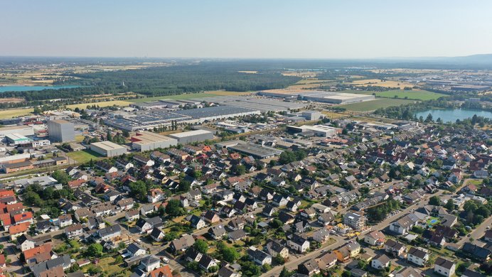 Luftaufnahme Muggensturm mit Blick Richtung Industriegebiet Schleifweg