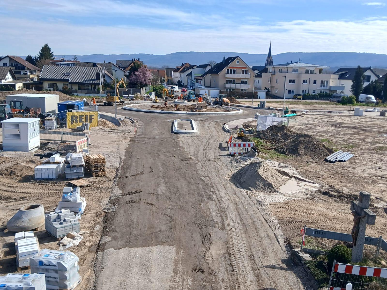 Hier sehen Sie den Kreiselbau im Neubaugebiet Falkenäcker/Stangenäckerle