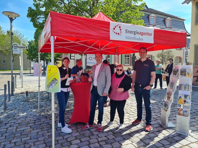 Foto von Informationsveranstaltung auf dem Rathausvorplatz