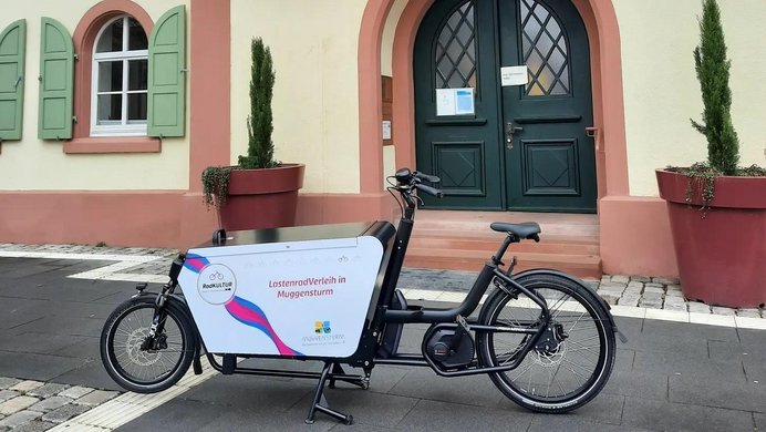 Foto von Lastenrad vor dem Rathaus